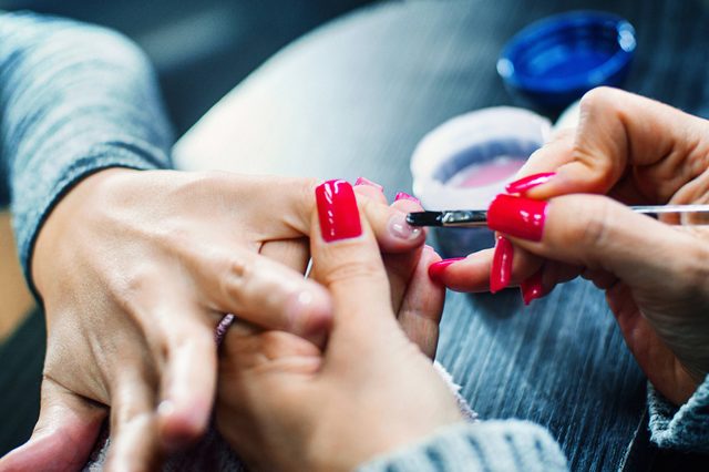 03-know-wary-Things-You-Should-Know-Before-Getting-a-Gel-Manicure-501773424-gilaxia