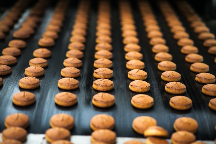 Honey-cake on the production line at the bakery