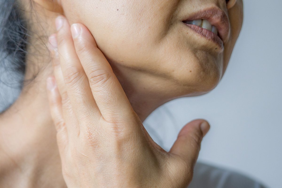 woman with toothache